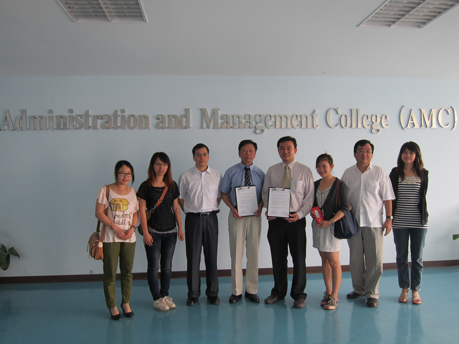 Exchange agricultural knowledge with university in China